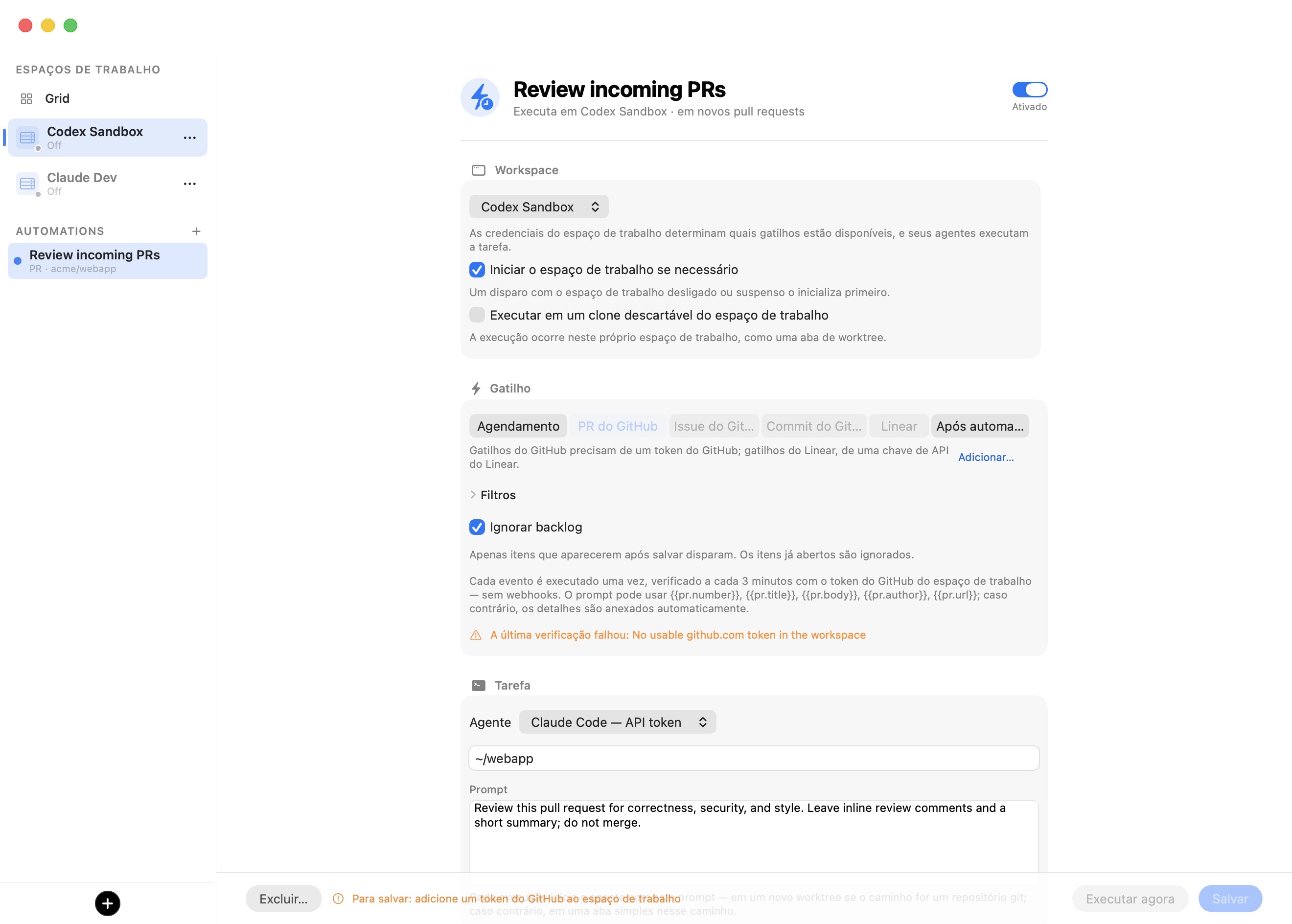 O editor de automatizações aberto como uma sobreposição de palco completo: um cabeçalho com o nome da automatização e um interruptor Ativada, depois Espaço de trabalho, Acionador (Agendamento / PR do GitHub / Issue do GitHub / Commit do GitHub / Linear / Após automatização) com uma secção expansível Filtros e Ignorar pendências, e uma secção Tarefa com o seletor de agente, o caminho do repositório e o prompt. Uma barra de ações fixa mostra Eliminar, Executar agora e Guardar.