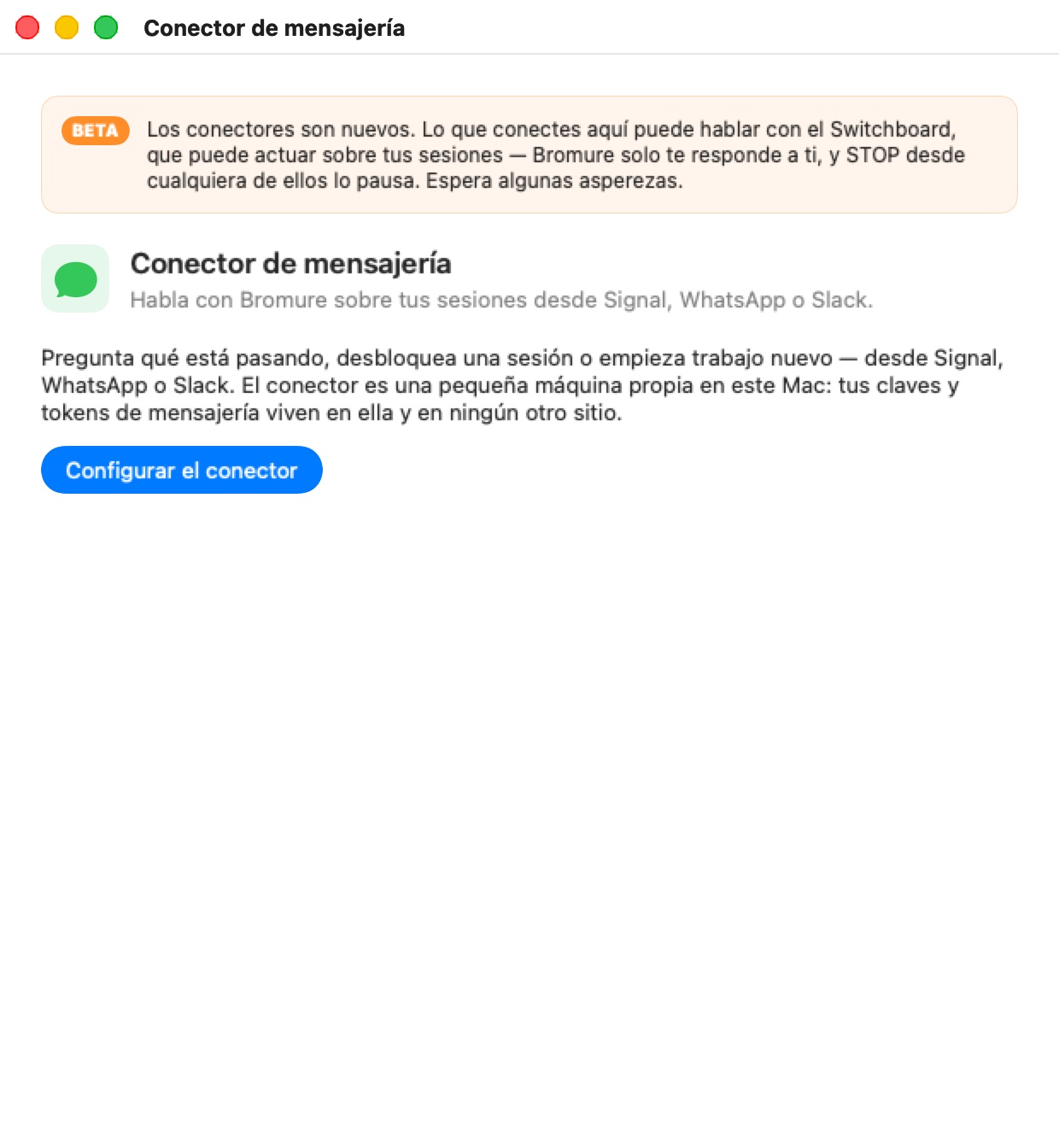 La ventana del conector de mensajería en el primer arranque: una franja naranja BETA advirtiendo de que quien conectes puede hablar con la Centralita, el título «Conector de mensajería — Chatea con Bromure sobre tus sesiones desde Signal, WhatsApp o Slack.», una explicación corta, y el botón Configurar el conector.
