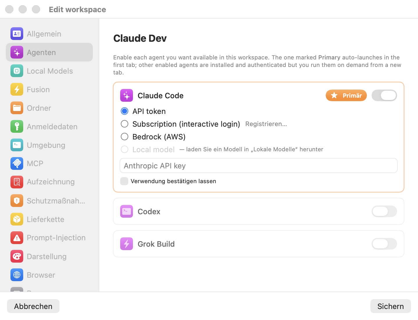 Der Bereich Agenten mit der als Primär markierten Claude-Code-Karte, mit den Auth-Modi API-Token, Abonnement (interaktive Anmeldung) mit einem Link Registrieren…, Bedrock (AWS) und einer deaktivierten Option Lokales Modell, plus einem Feld Anthropic-API-Schlüssel