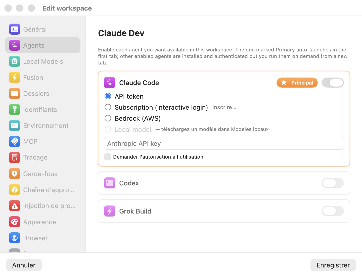 Le volet Agents montrant la fiche Claude Code marquée Principal, avec les modes d'authentification jeton d'API, Abonnement (connexion interactive) avec un lien S'inscrire…, Bedrock (AWS), et une option Modèle local désactivée, plus un champ clé d'API Anthropic