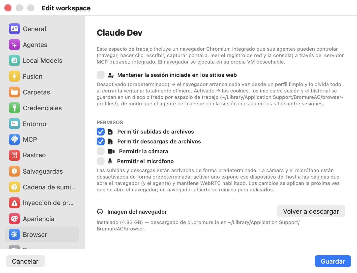 El panel Navegador de la ventana Editar espacio de trabajo, que muestra el interruptor Mantener la sesión iniciada en los sitios web (desactivado); una sección Permisos con Permitir subidas de archivos y Permitir descargas de archivos activados y Permitir la cámara y Permitir el micrófono desactivados; y una sección Imagen del navegador marcada como Instalada con un botón Volver a descargar