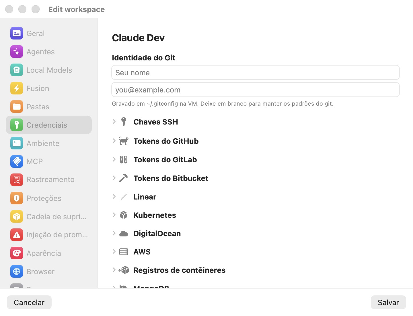O painel Credenciais do editor de espaços de trabalho, mostrando os campos de Identidade Git acima da lista de credenciais configuradas, um botão Adicionar credencial e um botão Importar ficheiro env
