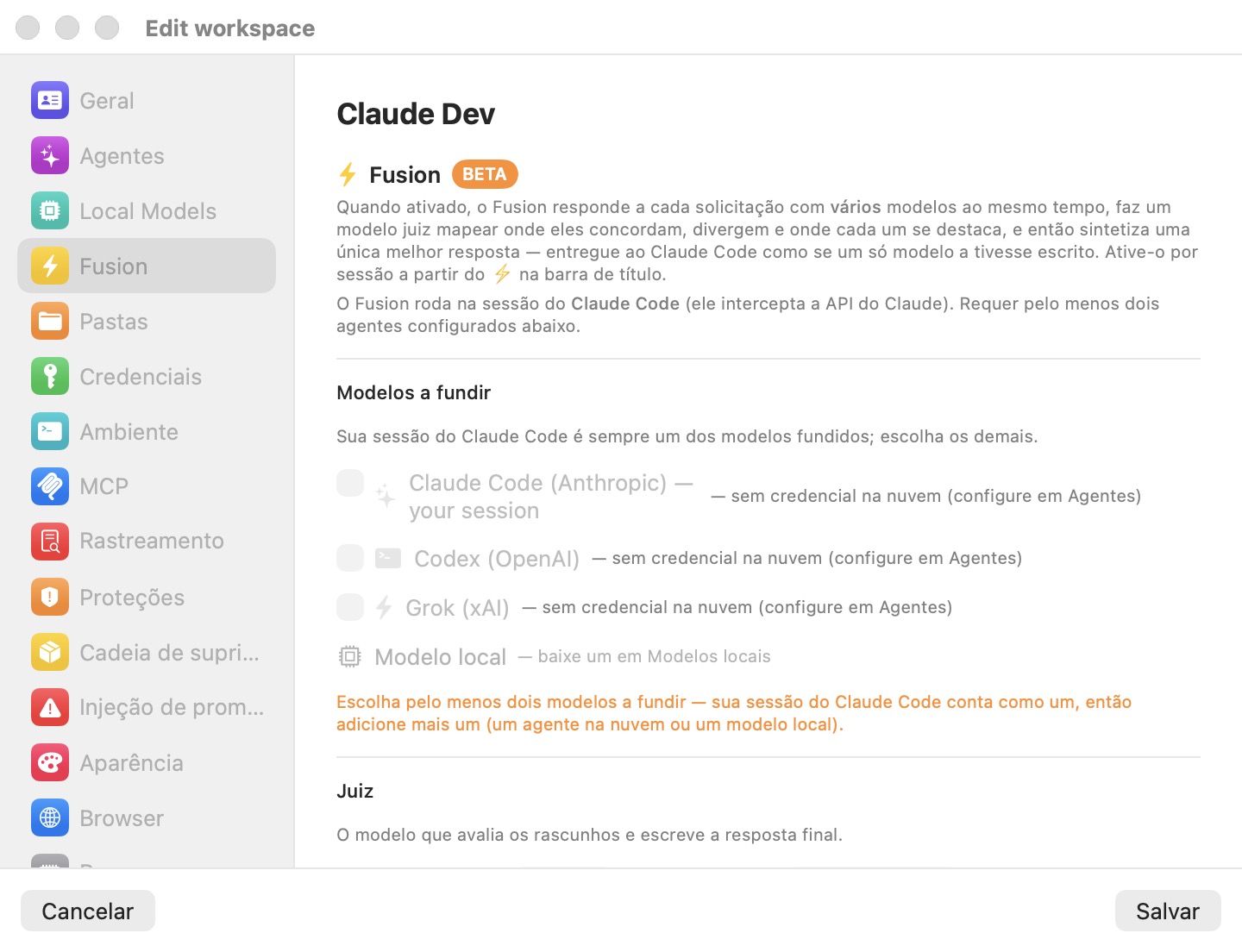 O painel Fusion da janela Editar espaço de trabalho, mostrando o distintivo BETA, a lista de verificação Modelos a fundir com todas as linhas a cinzento por falta de credenciais, o texto de ajuda cor de laranja a pedir pelo menos dois modelos, e a secção Juiz abaixo