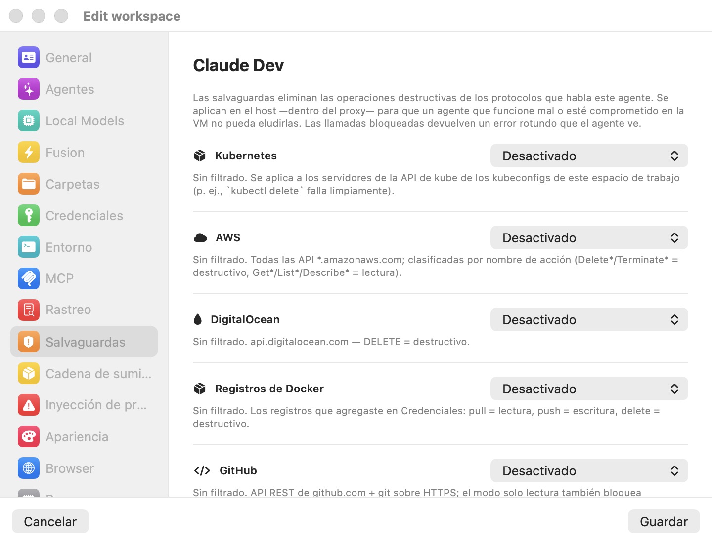 El panel Salvaguardas del editor de ajustes del espacio de trabajo, que muestra una fila por cada credencial configurada con una casilla de preguntar antes de usar y, cuando corresponde, un selector de política de escritura en línea