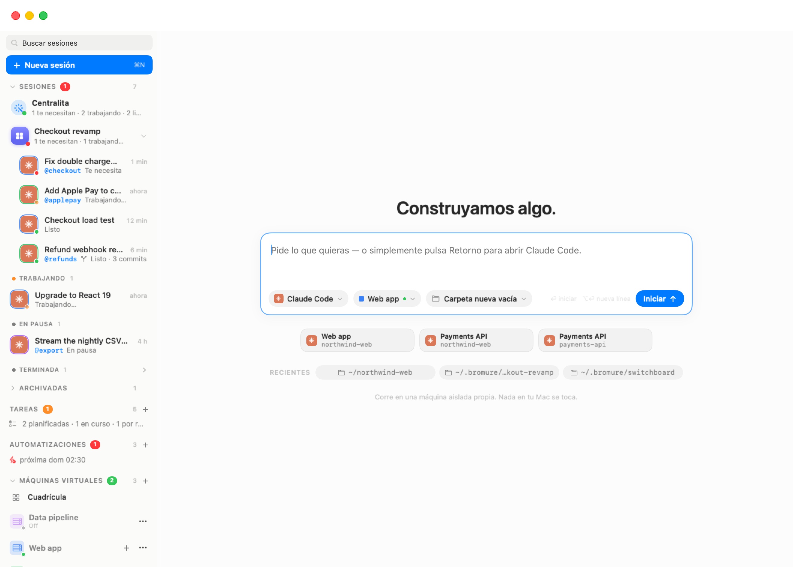 La ventana principal con la sección Máquinas virtuales desplegada al pie de la barra lateral: un distintivo verde que muestra 2 en ejecución y un recuento de 3, un botón +, luego el nodo Cuadrícula y las filas Payments API y Web app, cada una con un botón + y un botón ⋯. El escenario muestra la pantalla de nueva sesión.
