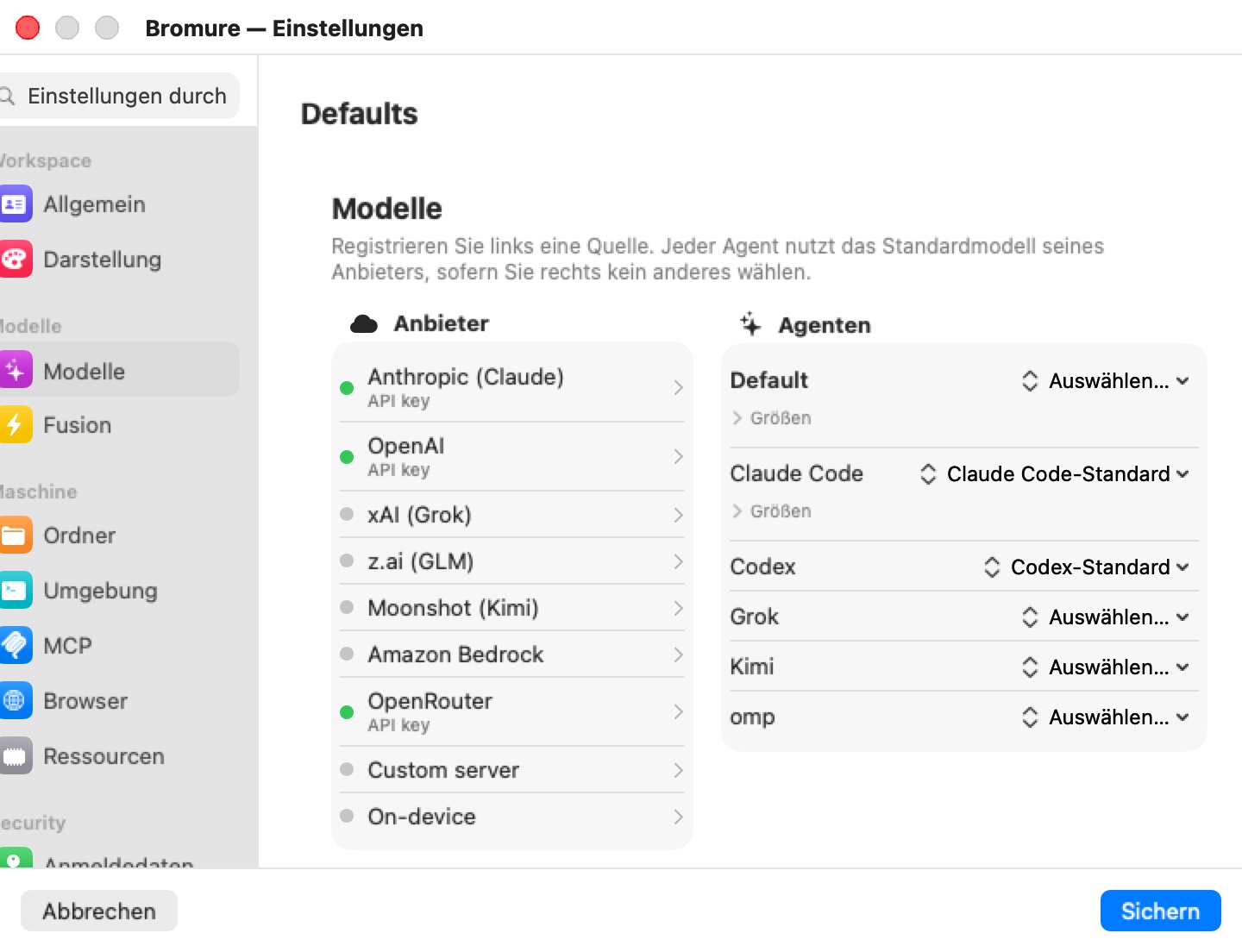 Einstellungen › Modelle auf der Vorlage Standardwerte: die Anbieter-Spalte mit Anthropic (Claude), OpenAI und OpenRouter, jeweils mit API-Schlüsseln eingerichtet, und xAI (Grok), z.ai (GLM), Moonshot (Kimi), Amazon Bedrock, Eigener Server und Auf dem Gerät nicht eingerichtet; die Agenten-Spalte mit Voreinstellung und Claude Code (jeweils mit einem Aufklappfeld Größen), Codex, Grok, Kimi und omp